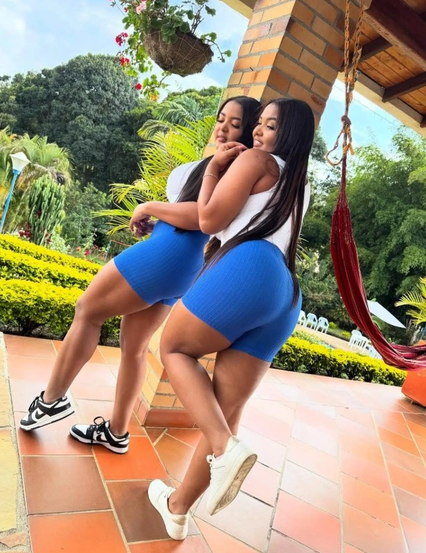 Gemelas Estradas y Laura mendoza